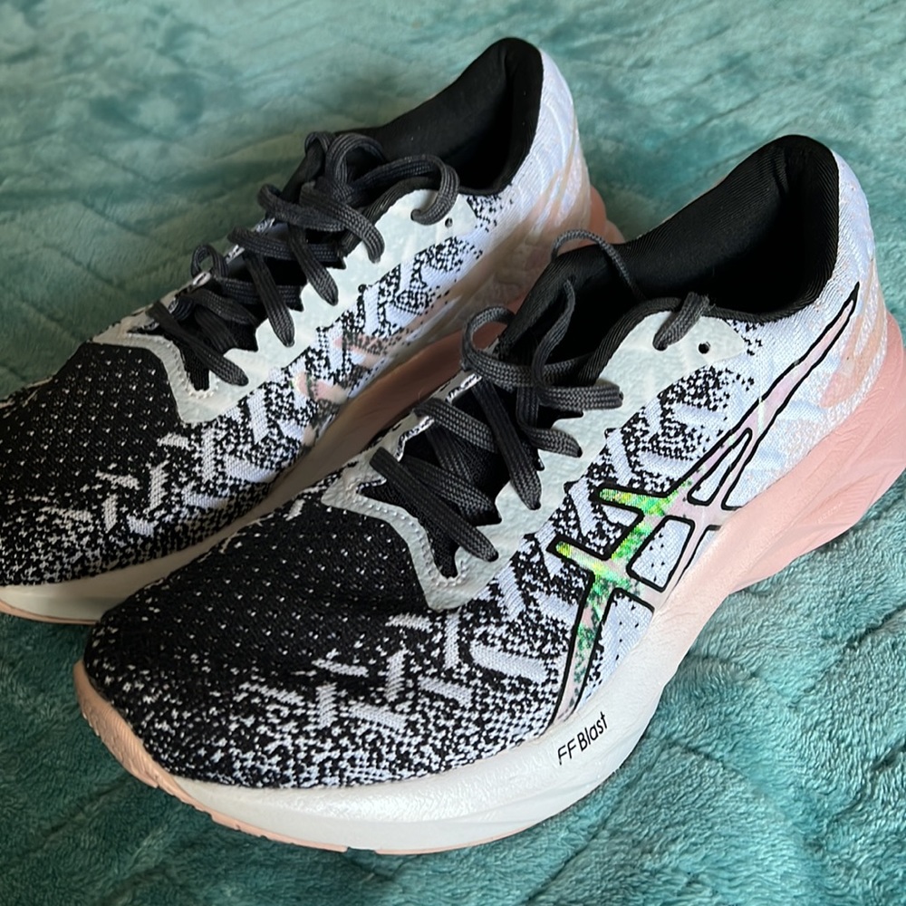 ASICS BLAST Running Shoe - Picture 2 of 9